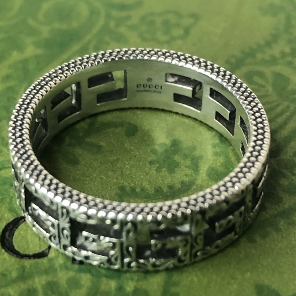 GUCCI GG Cut Out Engraved Sterling Silver Interlinked Ring Size 9.5 US, (21) - Picture 7 of 14